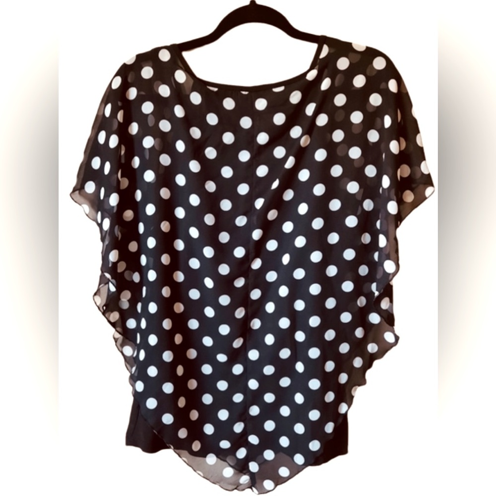 Cocomo Woman Polka-dots Top, Size: M,
Colors Black & White.